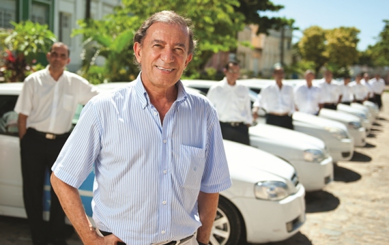 Ed.17 - Mat�ria: Tax�metro ligado - O Rei dos taxis em Pernambuco, Nivaldo Belo Cavalcanti. Foto de Bosco Lacerda.
